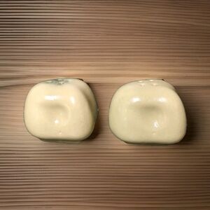 Vintage Pair Of TAMAC POTTERY Avocado Salt & Pepper Shakers PERRY OKLAHOMA